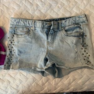 Studded demin shorts